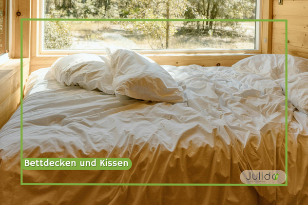 Bettdecke und Kissen